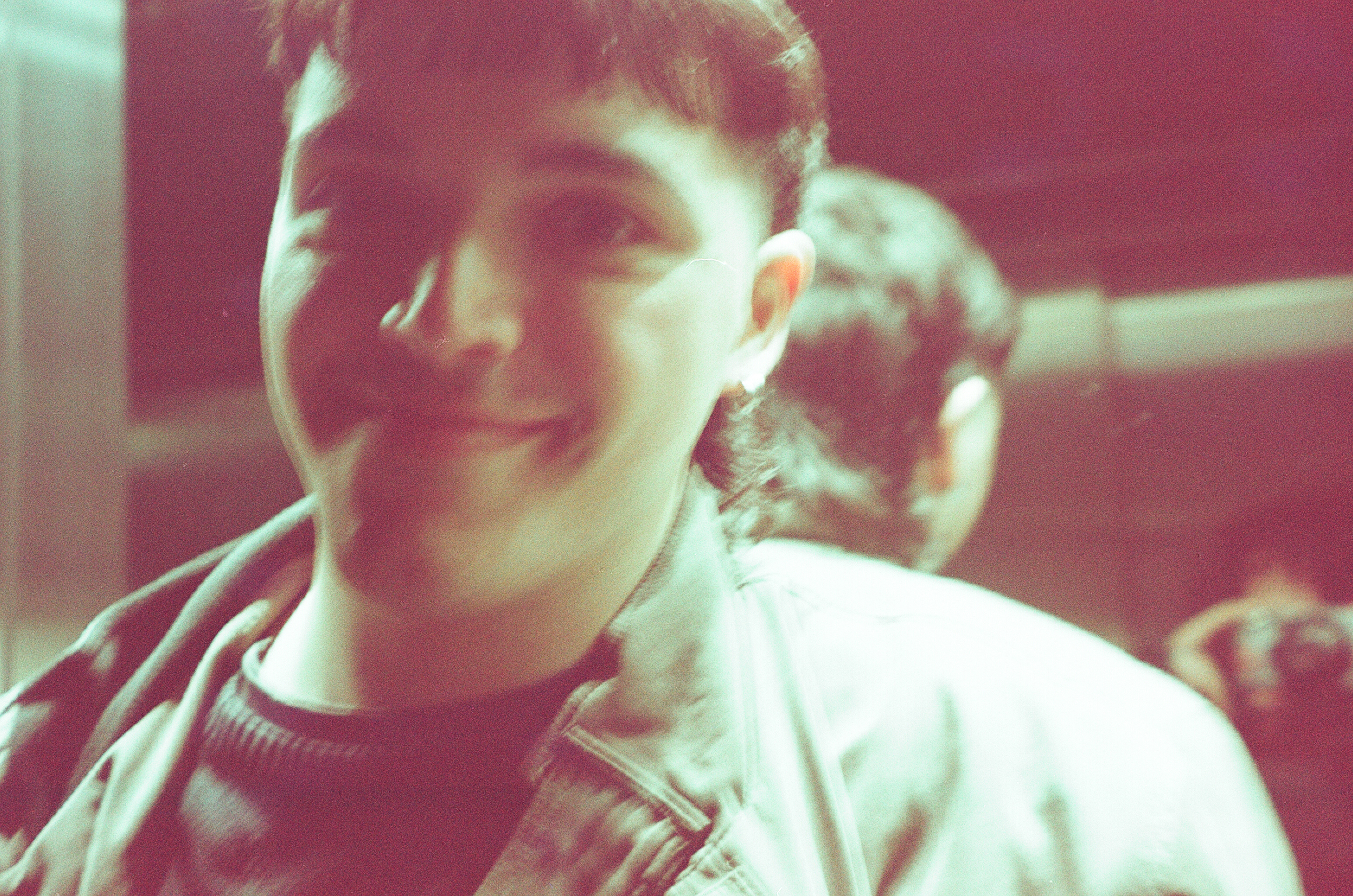 eze siendo lindo en un ascensor